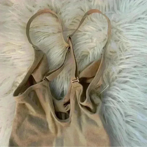 SKIMS- NWOB Sculpting Seamless Mid Thigh Bodysuit - Clay/ nude/ ochre - Picture 7 of 12